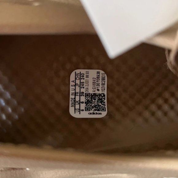 Yeezy foam beige main image 6